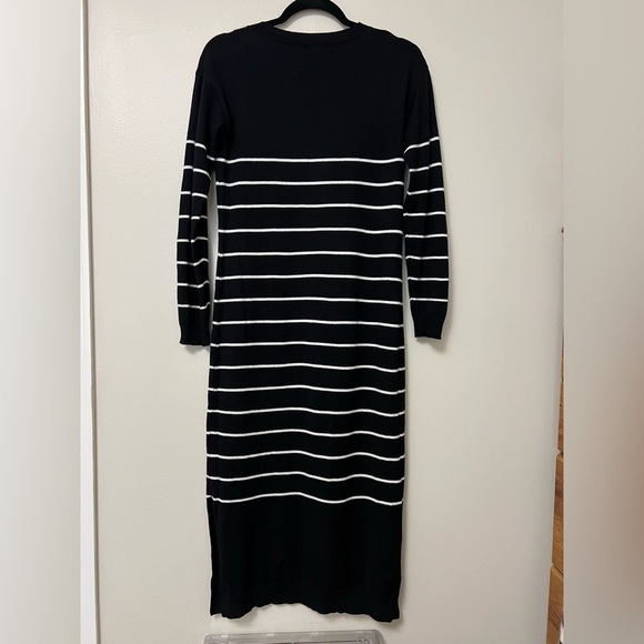 Black and White minimalist Long Sleeve Crew Neck maxi Sweater Dress - Picture 4 of 9